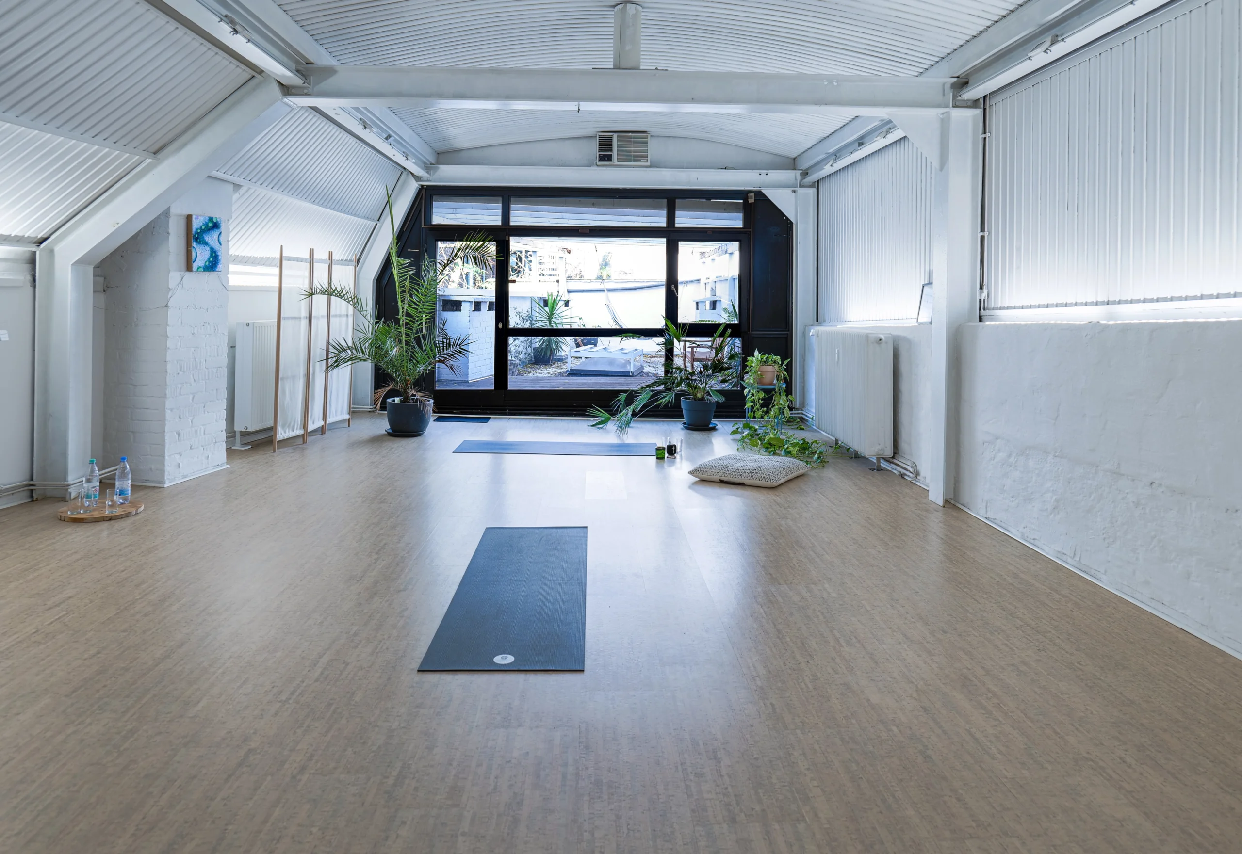 Lichtdurchflutetes Yogastudio für Workshops und Videoproduktionen in Düsseldorf