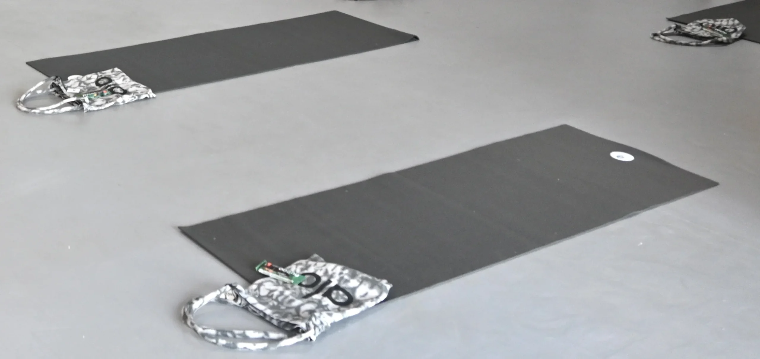 Yogamatten im vorbereiteten Saal